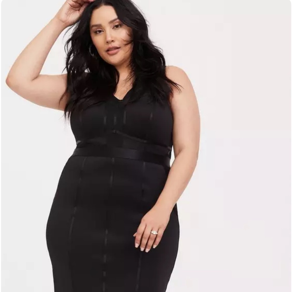 Torrid Sz 1 (14) Mini Scuba Bodycon Dress in Black 🔥🔥